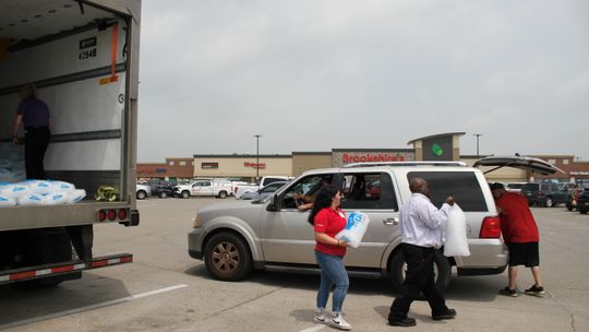Brookshire’s extends ice donations to Springtown residents following tornado
