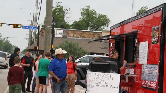 Local businesses, organizations unite to feed locals after storm