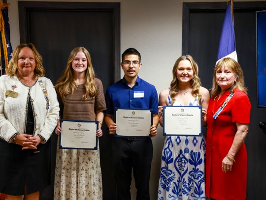 DAR hosts Good Citizen Awards, scholarship luncheon
