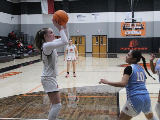 Lady Pines roll past Castleberry
