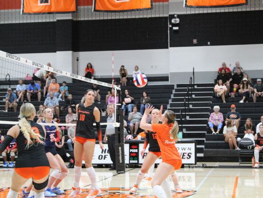 Lady Pines split matches with Memorial, Fossil Ridge