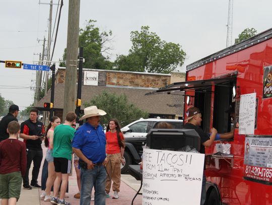 Local businesses, organizations unite to feed locals after storm