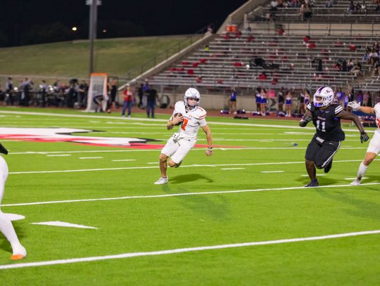 Porcupines remain undefeated with district-opening win