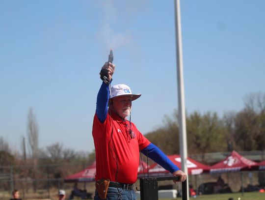 Porcupines sweep home meet