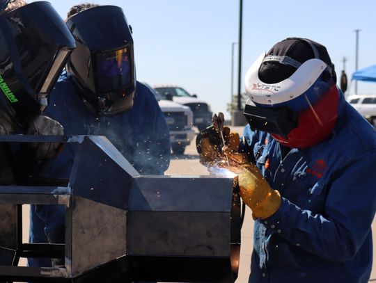 SHS FFA hosts Build Off competition