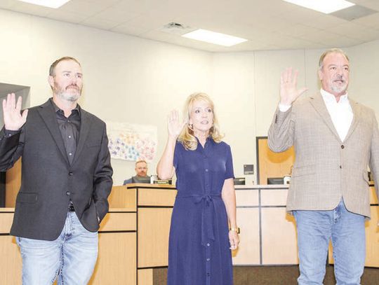 SISD canvasses votes and swears in new trustees