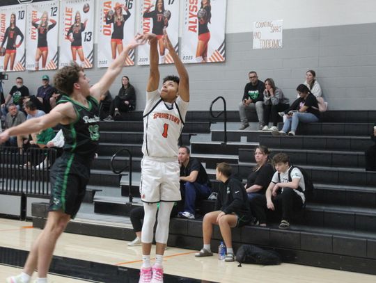 Springtown boys split holiday games