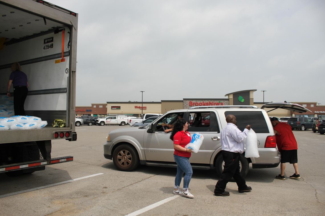 Brookshire’s extends ice donations to Springtown residents following tornado