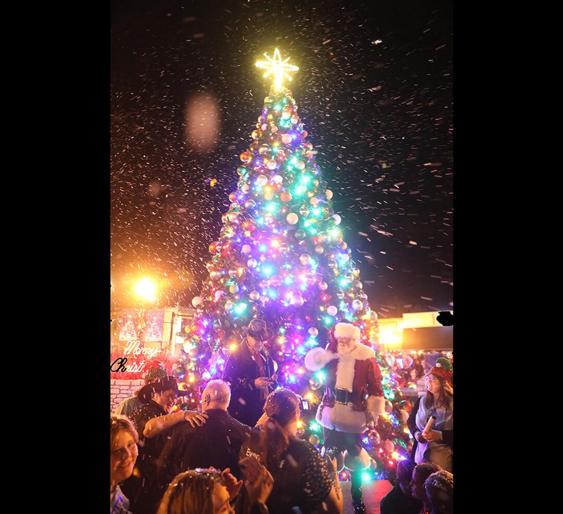 City hosts annual Old Fashioned Christmas parade and Tree Lighting ceremony