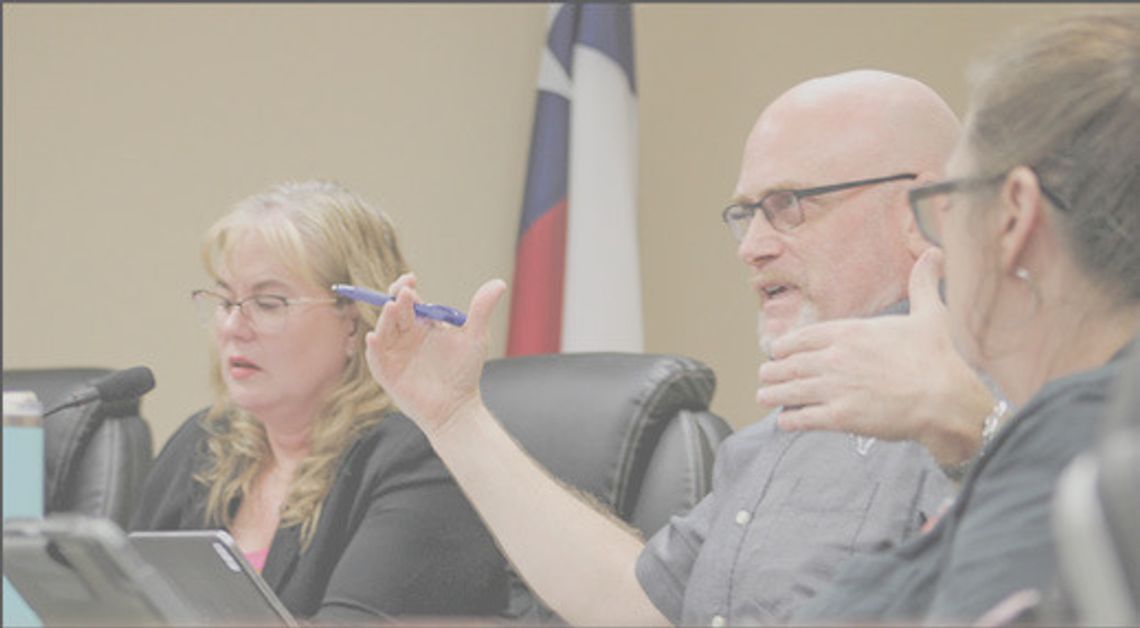 Council approves final budget, lower tax rate