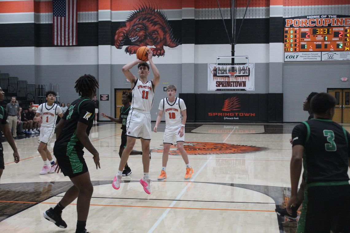 Porcupines split games at Bridgeport Tournament